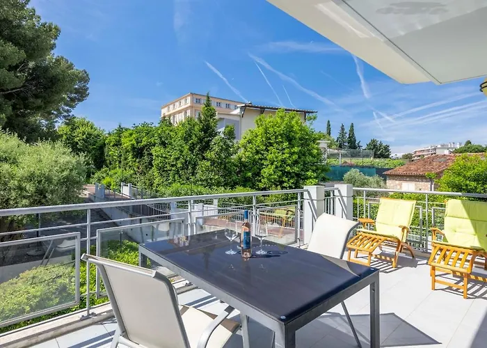 La Belle - Two Bedroom Antibes
