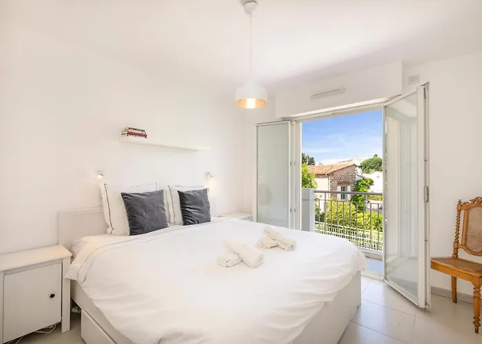 La Belle - Two Bedroom Antibes