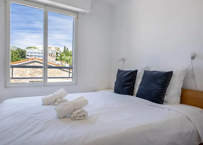 La Belle - Two Bedroom *