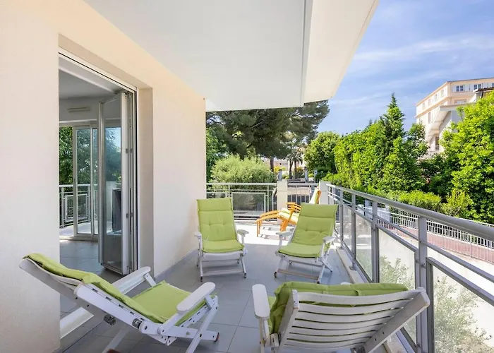 La Belle - Two Bedroom *